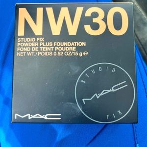 MAC NW30 STUDIOFIX POWDER PLUS FOUNDATION